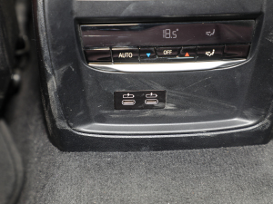 2022Ŀ 330Li xDrive M\ҹb п؅^