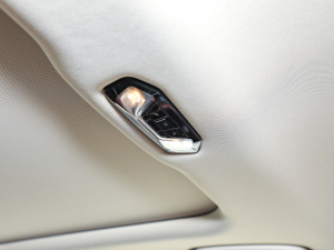 2022Ŀ 330Li xDrive M\ҹb п؅^