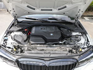 2022Ŀ 330Li xDrive M\ҹb lәC