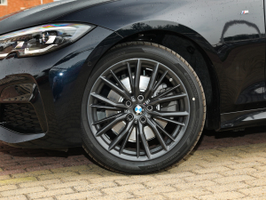 2022Ŀ 330i M\(yn)(dng)ҹb ݆Ȧ