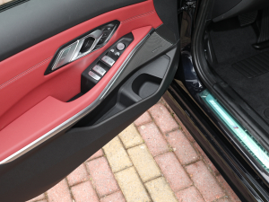 2022Ŀ 330i M\ҹb ǰTg