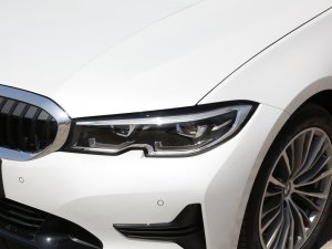 2022Ŀ 320i \b 