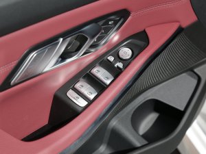 2022Ŀ 320i \b {܇ƅ^	