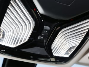 2022Ŀ 320i \b п؅^