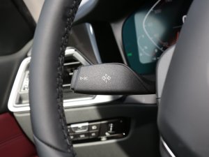 2022Ŀ 320i \b п؅^(q)