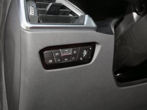 2022Ŀ 320i \b п؅^(q)