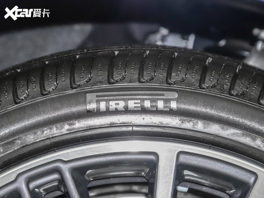 2022��R5ϵ 530Li xDrive M�\�����b