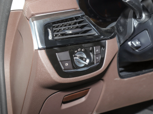 2022Ŀ 530Li  Ab п؅^(q)