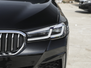 2022Ŀ 530Li I M\b ^