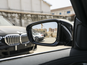 2022Ŀ 530Li I M\b ^