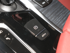 2022Ŀ 535Le M\b v܇Ƅ