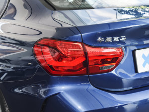 2022款120i M运动曜夜版 尾灯