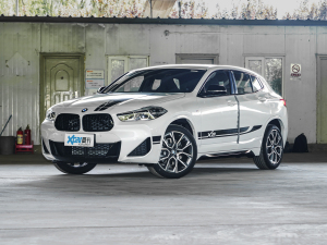 2022款sDrive25i 曜夜版 左前45度