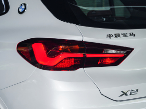 2022款sDrive25i 曜夜版 尾灯