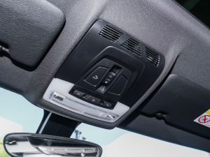 2022sDrive25i ҹ п؅^