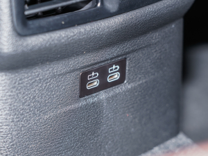 2022sDrive25i ҹ п؅^