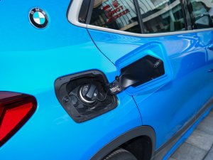 2022sDrive25i MԽҰb w