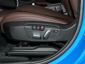 2022款sDrive25i M越野套装 主驾驶座椅调节