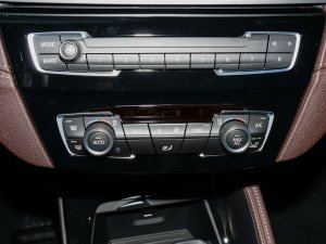 2022sDrive25i MԽҰb {{(ji)