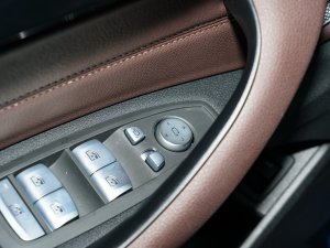 2022sDrive25i MԽҰb п؅^