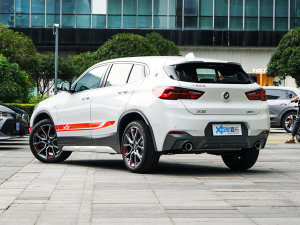 2022款sDrive25i 锋芒版 左后45度