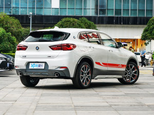 2022款sDrive25i 锋芒版 右后45度