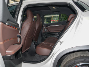 2022款sDrive25i 锋芒版 后排空间