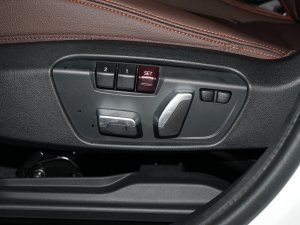 2022款sDrive25i 锋芒版 主驾驶座椅调节