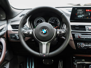2022款sDrive25i 锋芒版 方向盘