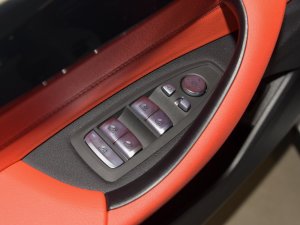 2022款sDrive25i M运动套装 主驾车窗控制区	