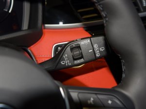 2022sDrive25i M\b п؅^