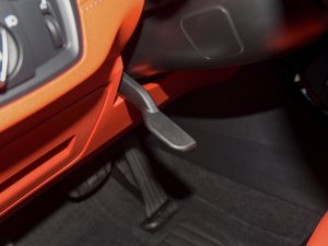 2022sDrive25i M\b п؅^