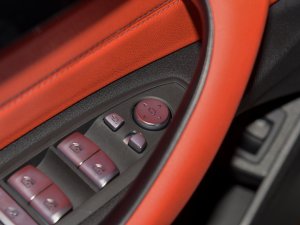 2022sDrive25i M\b п؅^