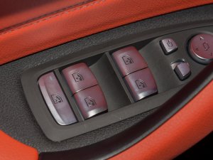 2022sDrive25i M\b п؅^