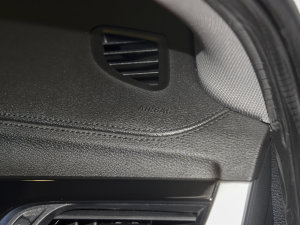 2022sDrive25i M\b п؅^