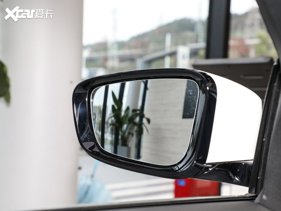 2023��R3ϵ 325Li M�\�����b