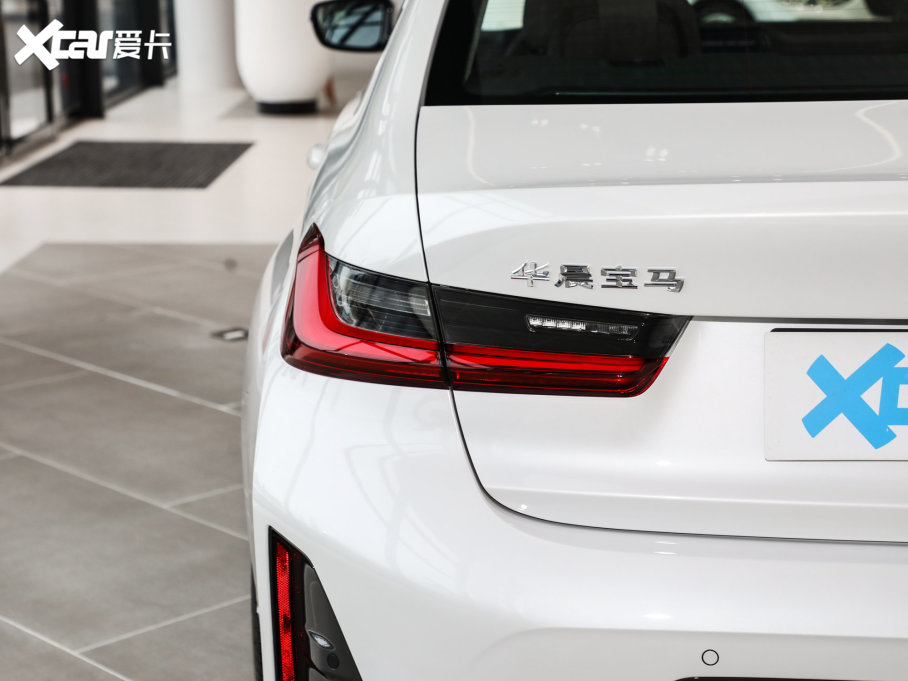 2023��R3ϵ 325Li M�\�����b