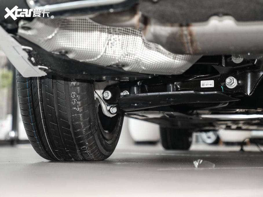 2023��R3ϵ 325Li M�\�����b