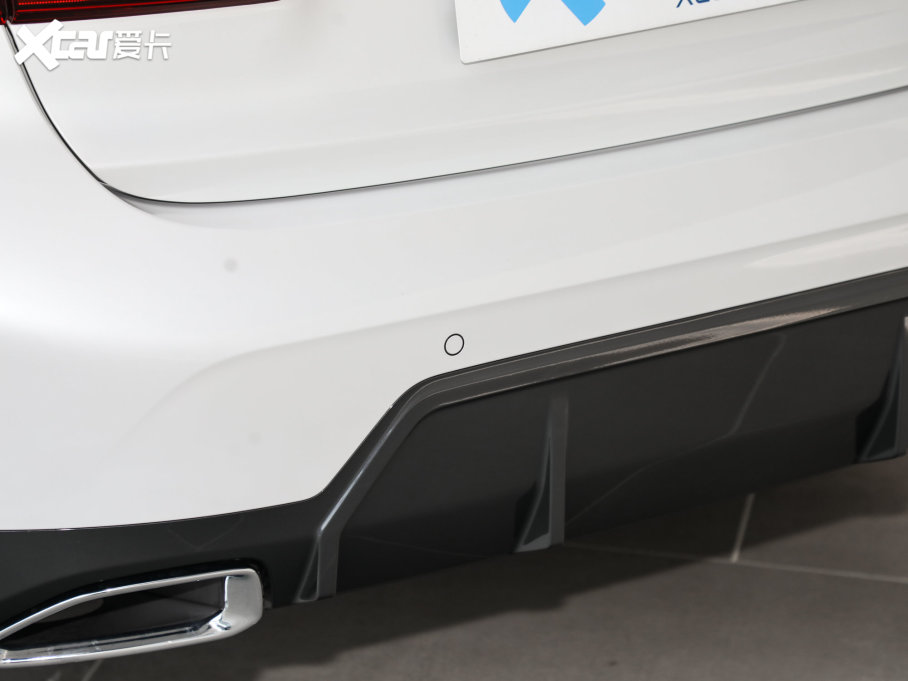 2023��R3ϵ 325Li M�\�����b