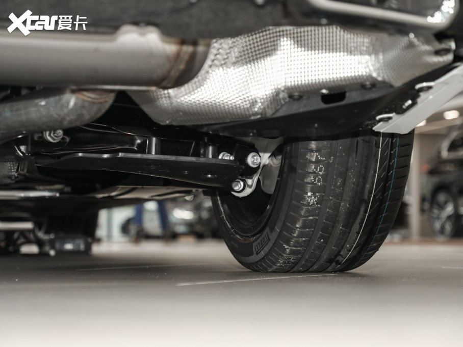 2023��R3ϵ 325Li M�\�����b