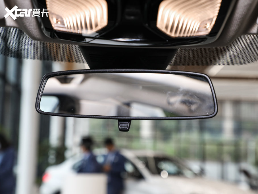 2023��R3ϵ 325Li M�\�����b