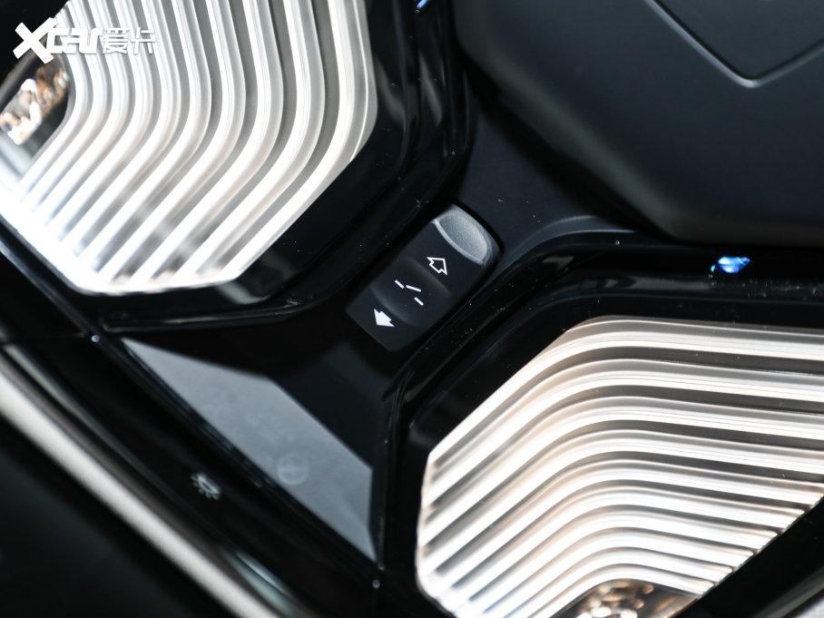 2023R3ϵ 325Li M\(yn)(dng)b