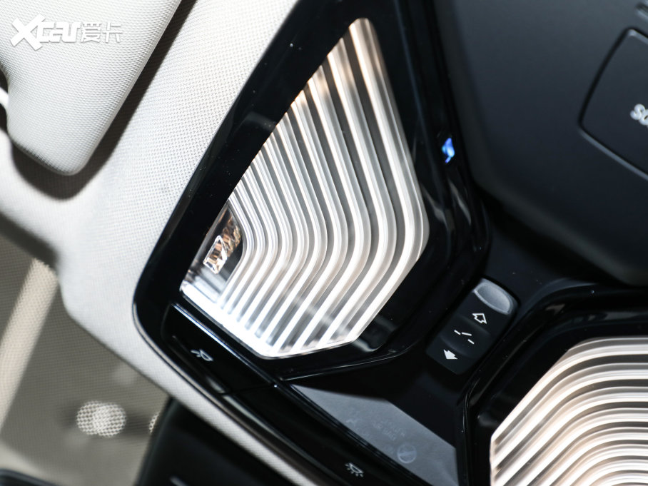 2023R3ϵ 325Li M\b