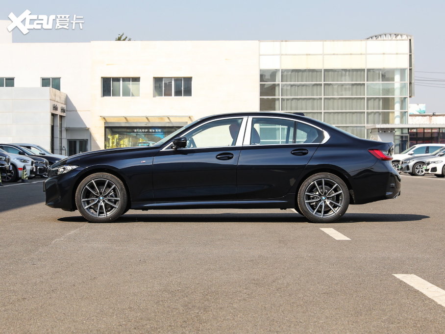 2023��R3ϵ 320i M�\�����b