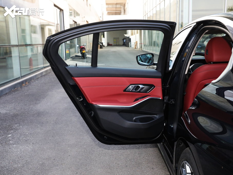 2023��R3ϵ 320i M�\�����b