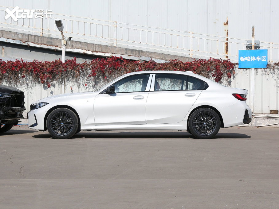 2023��R3ϵ 330Li M�\����ҹ���b