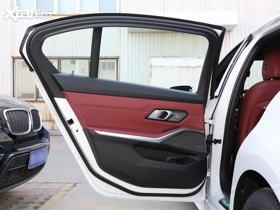 2023R3ϵ 330Li M\ҹb