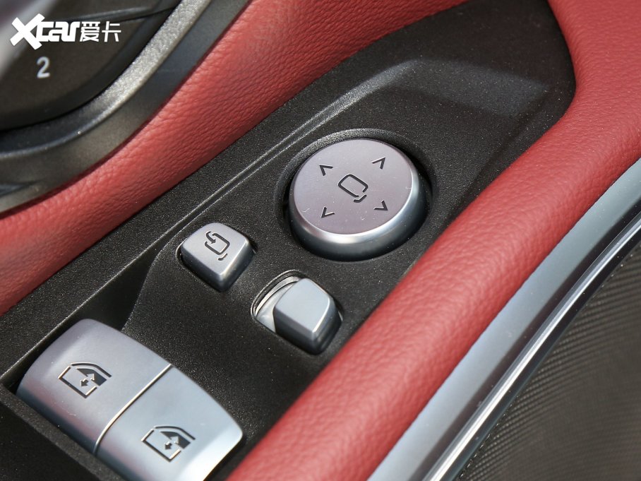 2023��R3ϵ 330Li M�\����ҹ���b