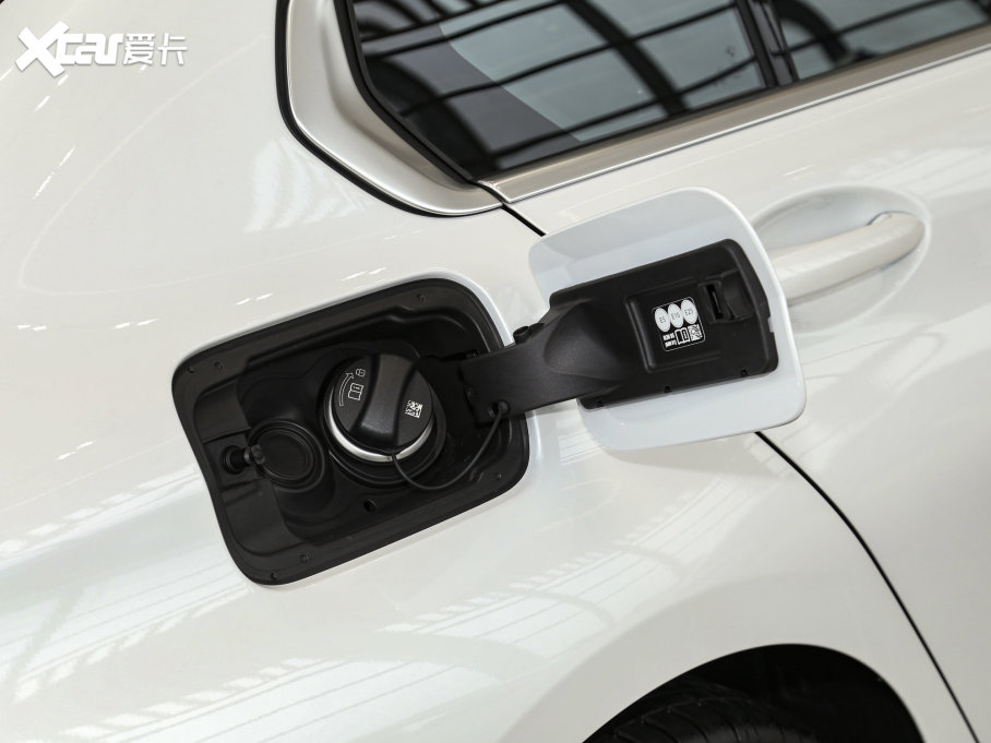 2023��R3ϵ 320Li M�\�����b