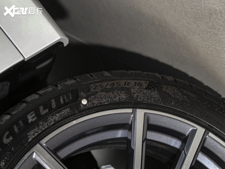 2023��R3ϵ 320Li M�\�����b